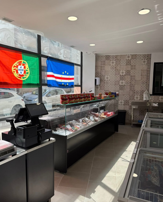 NICE (06) murs d'épicerie alimentation produits portugais de 110 m²